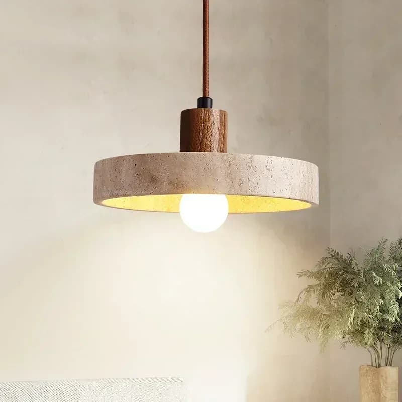 Suspension Tsuki en travertin et bois allumée, lumière chaude vers le bas